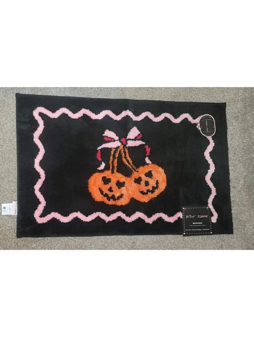BETSEY JOHNSON BATH RUG - 20